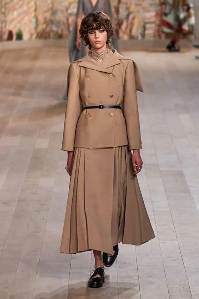 Look 33